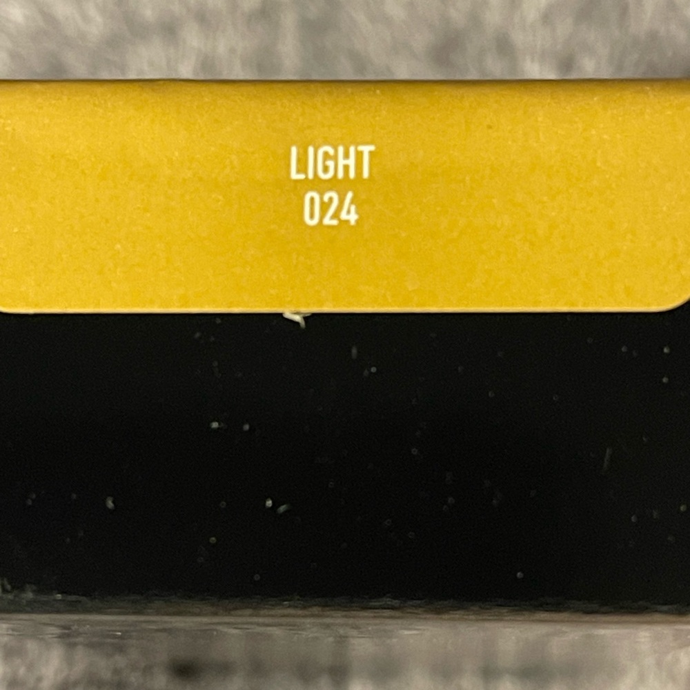 KVD Light 024 Good Apple Full-Coverage Serum Foundation - Picture 4 of 6